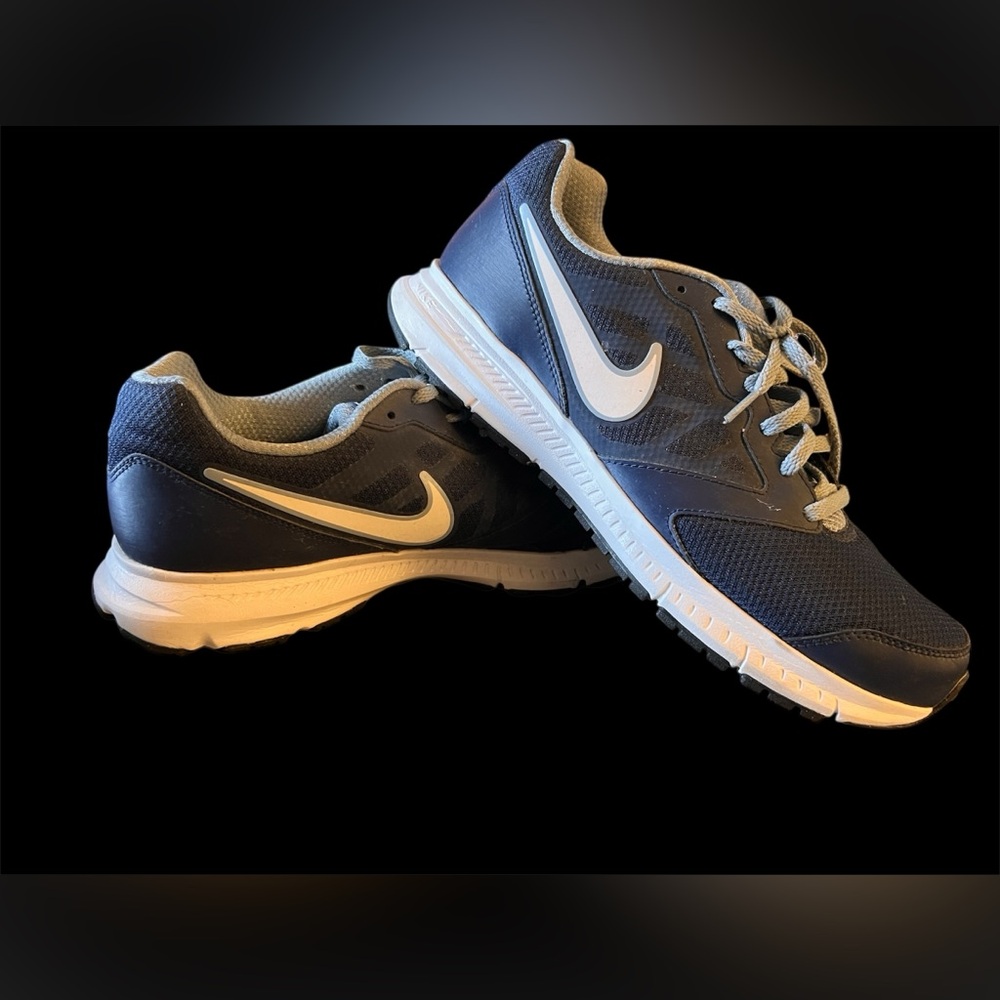 Nike Men's Dark Blue and White Athletic Shoes
